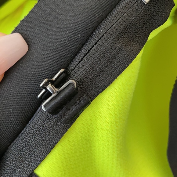 Victoria’s Secret VSX Incredible Sports Bra 32A - Picture 10 of 11